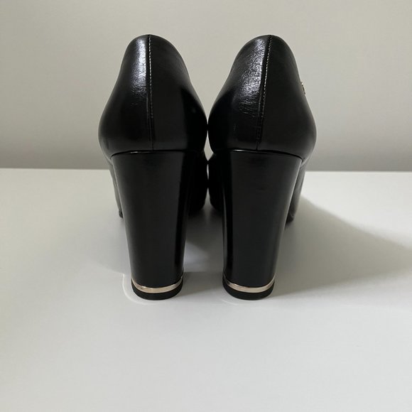 CHANEL Cap-Toe Black Leather Pumps - Picture 9 of 13